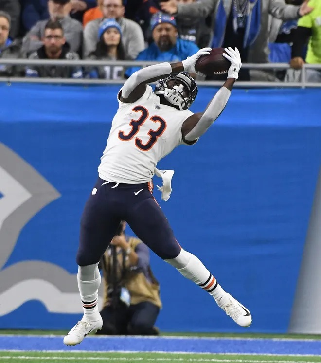 Taquan Mizzell making a leaping one-handed catch in an NFL game